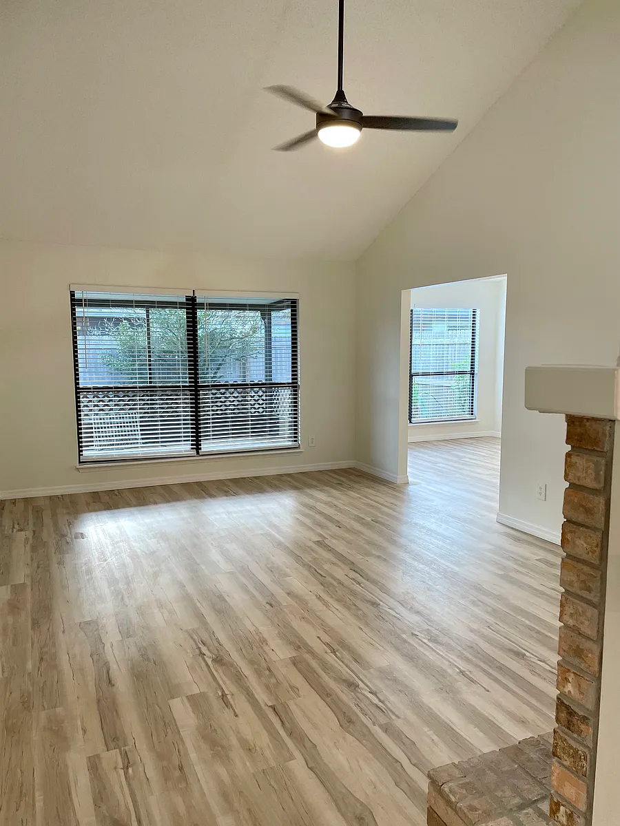 Bright livingroom - 7809 Fawn Brook Cir W