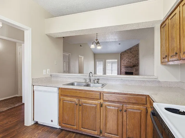 6324 Alissa Dr — Photo 15