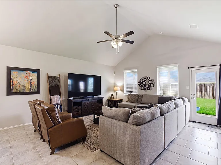 4110 Magliana Ln — Photo 2