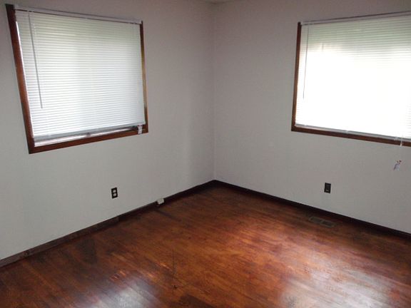 5th image of 3806 Underhill Ln
