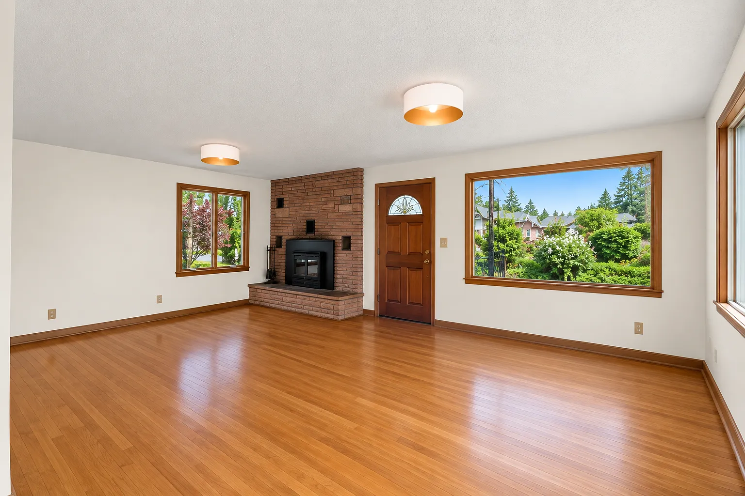 3 bed, 1.5 bath, 1890 sqft, $4,950 — Photo 2