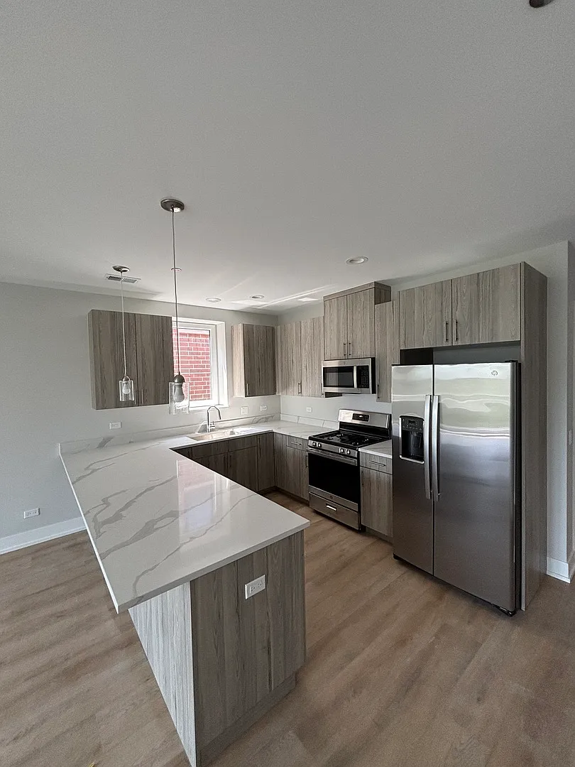 2 bed, 1400 sqft, $2,850 — Photo 2