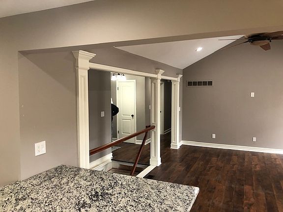 4th image of 1003 SW Foxtail Dr