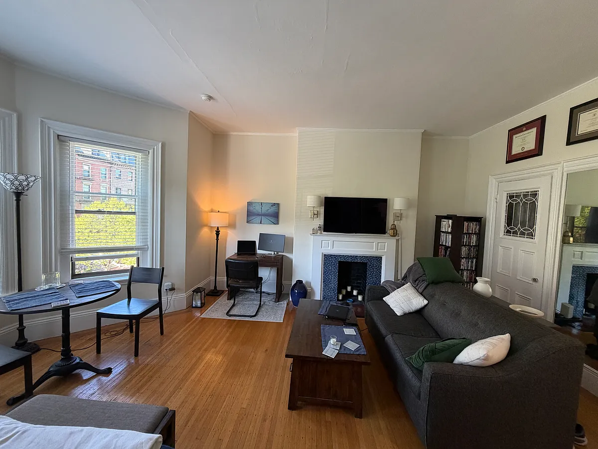 Building Photo - 245 Beacon St #3F
