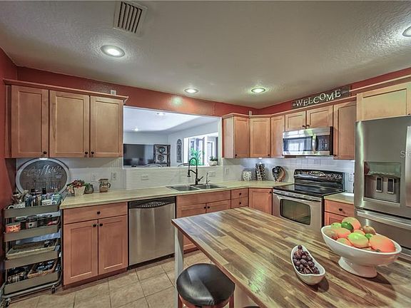 5th image of 3104 N Kinyon Ave