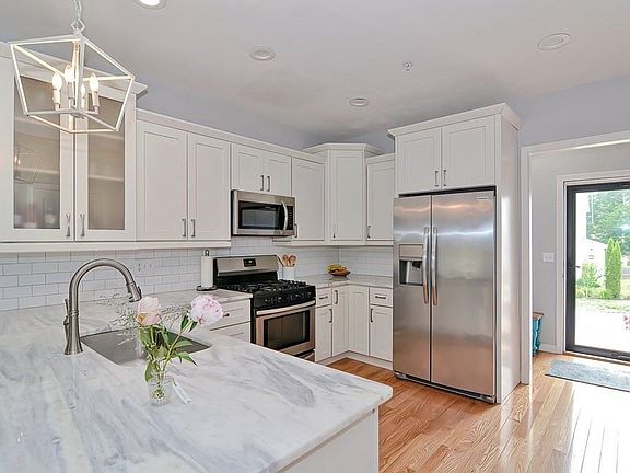 5th image of 58 Reed Ave #10