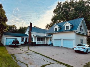 112 W Bluff St, Cassville, WI 53806