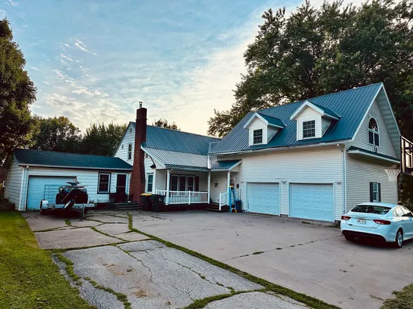 112 W Bluff St, Cassville, WI 53806
