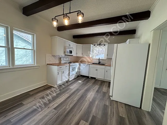 326 Greenwood Ave — Photo 2