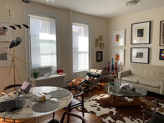 Rented by Salon Realty Corp | media 9