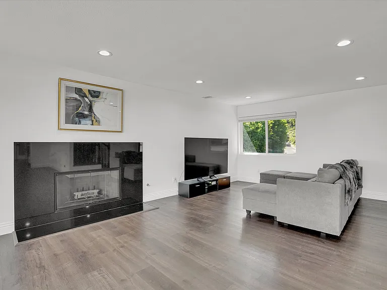 5952 Maury Ave — Photo 17