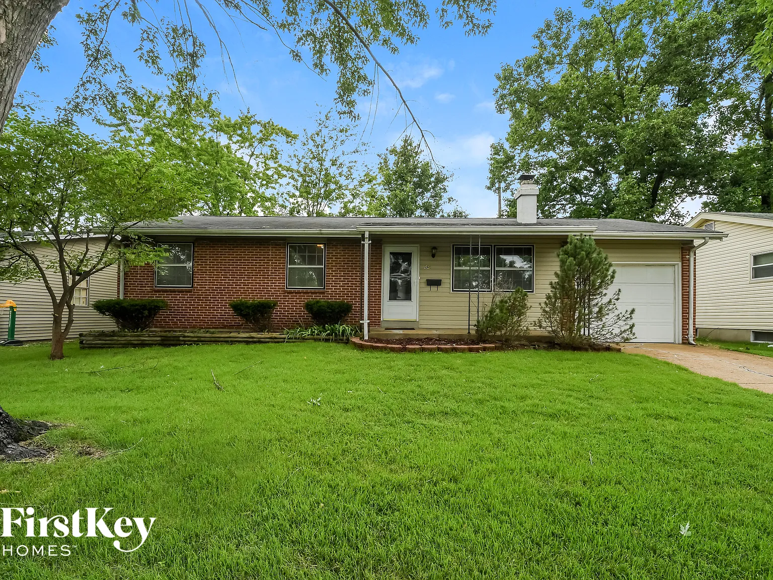 3 bed, 1.5 bath, 1064 sqft, $1,850 — Photo 2