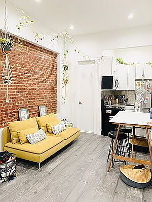 5th image of 158 Irving Ave APT 1R