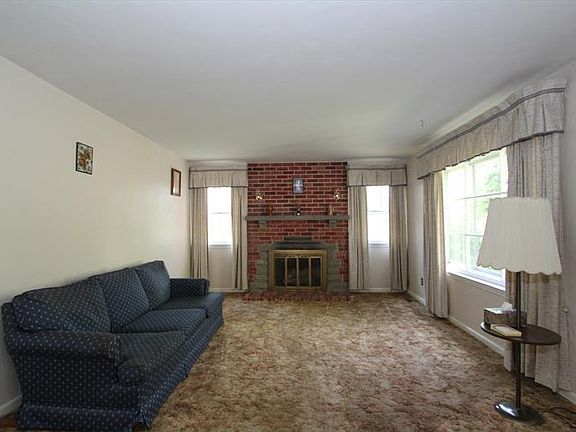 3rd image of 3050 Wayland Ave