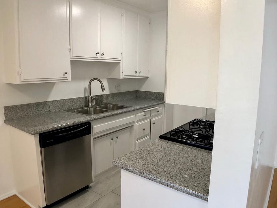 1st image of 400 N Serrano Ave APT 206