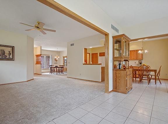 4th image of 35 Monarch Dr