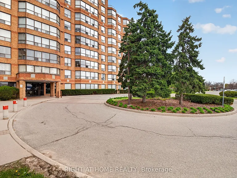 6 Humberline Dr #323 — Photo 4