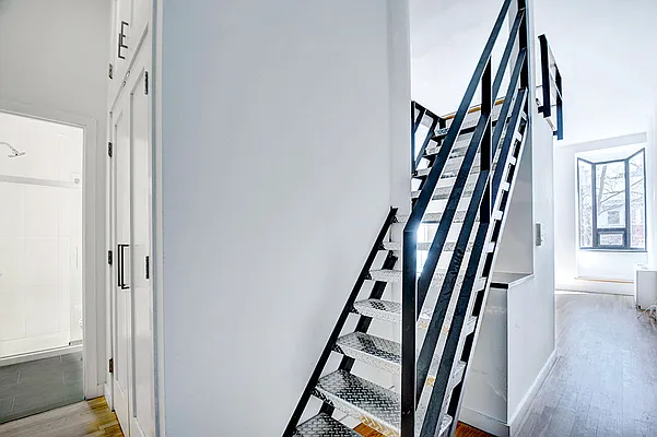 Rented by Urbane Brokerage | media 10