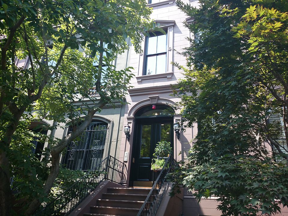 2nd image of 196 Beacon St APT 2