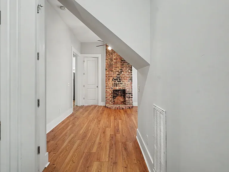 311 W 39th St — Photo 29