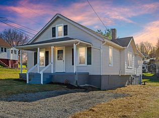 16 Mulberry St, Staunton, VA 24401