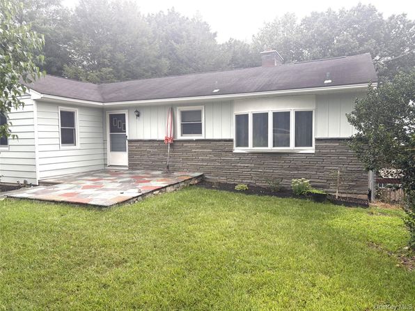 18 Robin Hill Dr