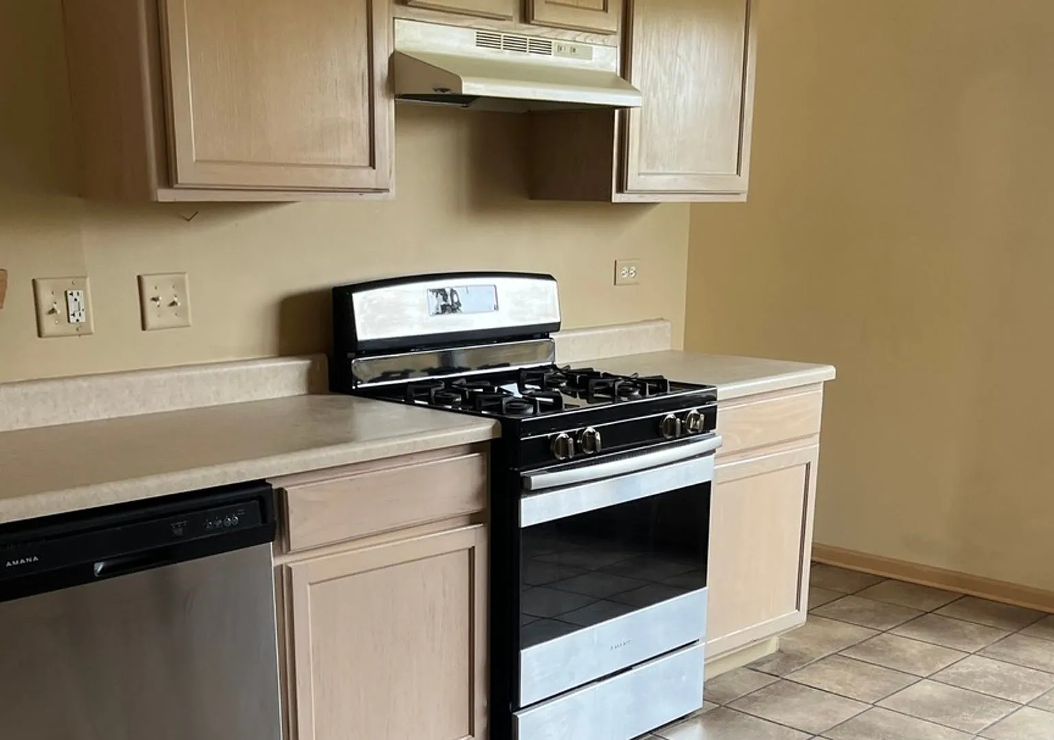 3 bed, 1832 sqft, $2,000 — Photo 3