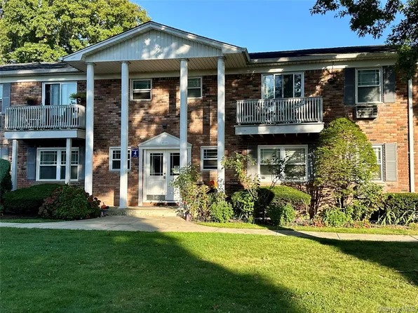 63 Fairharbor Drive #63, Patchogue, NY 11772