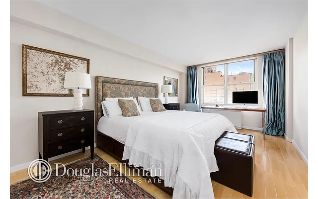 Sold by Douglas Elliman | media 24