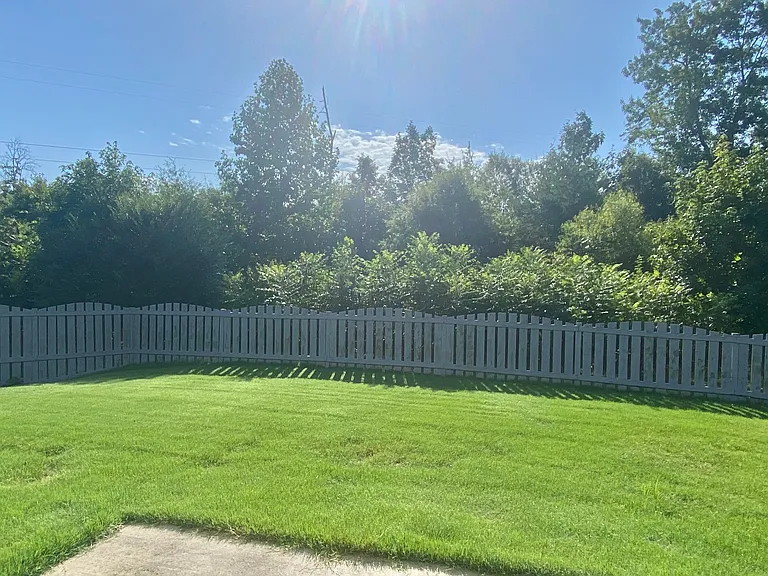 Lynndale Ct — Photo 8