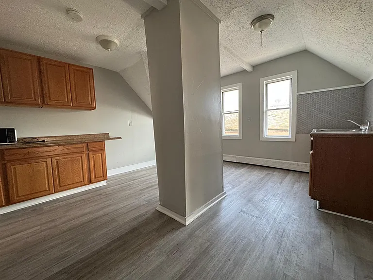 1092 E Main St #2R — Photo 20