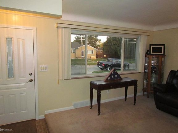 3rd image of 28271 Garfield St