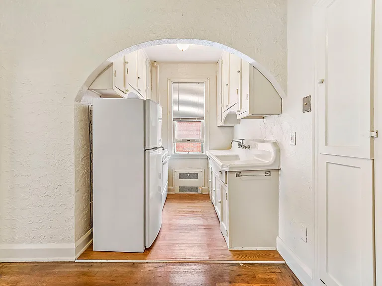 5556 Covode St #4 — Photo 5