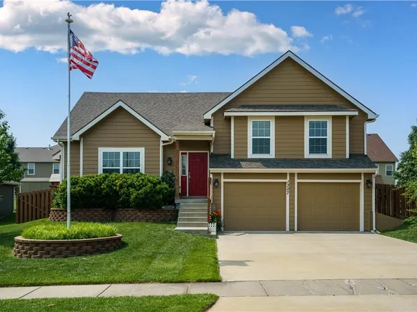 1307 Greenbrier Dr, Eudora, KS 66025