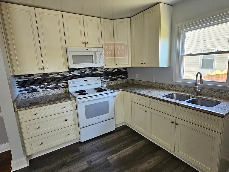 2331 Fleet Ave — Photo 18