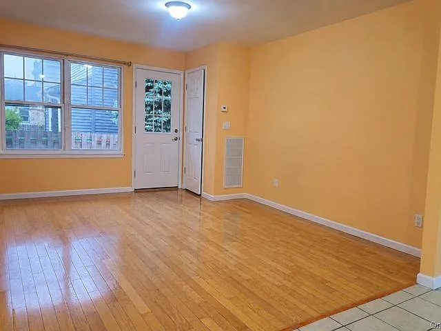 34 Nassau Ave #1 — Photo 4