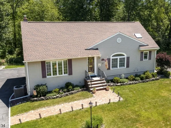 37 Holmes Oval, New Providence Boro, NJ 07974