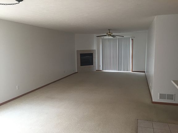 Living room with fireplace 