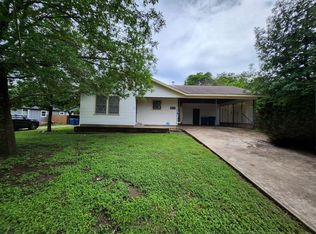 913 Prescott St, Kerrville, TX 78028