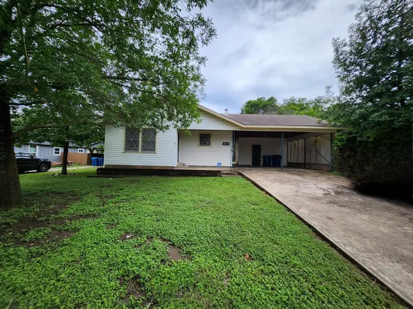 913 Prescott St, Kerrville, TX 78028