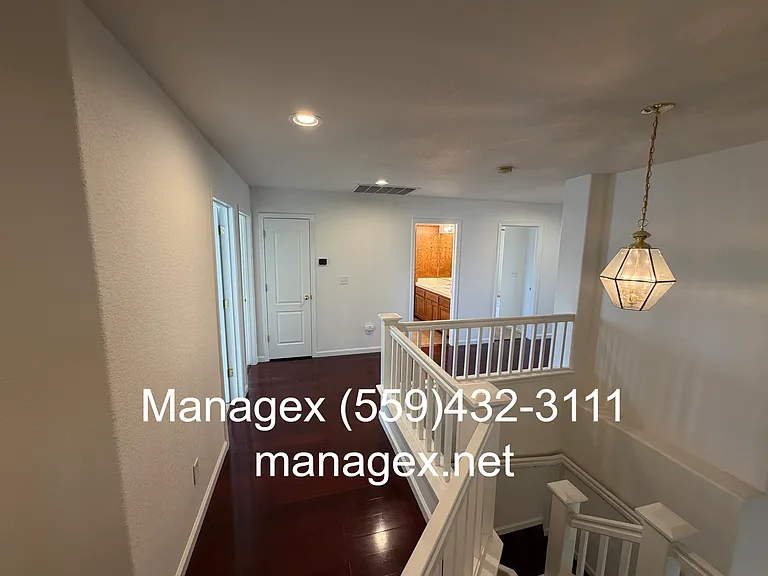 2833 E Cromwell Ave — Photo 12