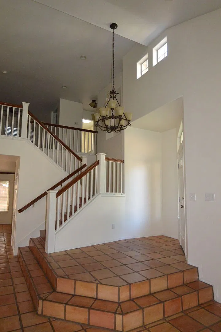 Beautiful Home in Southwest Visalia with Pool — Photo 1