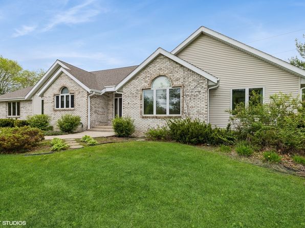 296 Regina Ln, Belvidere, IL 61008