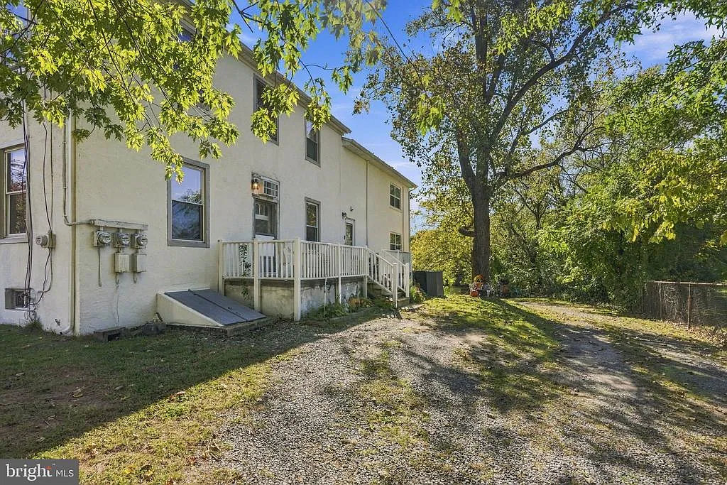 1 bed, 1.0 bath, 988 sqft, $1,800 — Photo 3