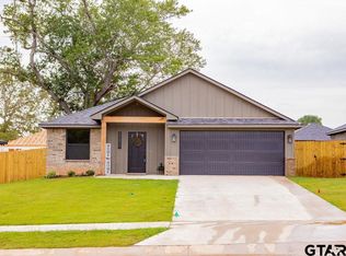 17217 Crossing Cir, Lindale, TX 75771