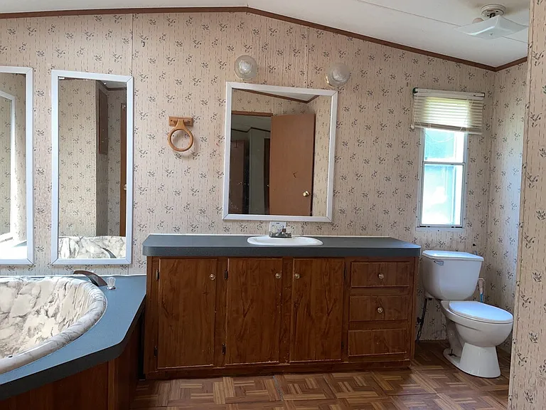 48 Claridge Ct — Photo 12