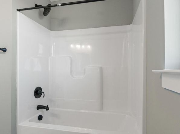140 Ashley Ct, Brooklyn, MI 49230