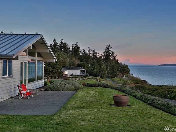 2nd image of 526 Dolphin Dr