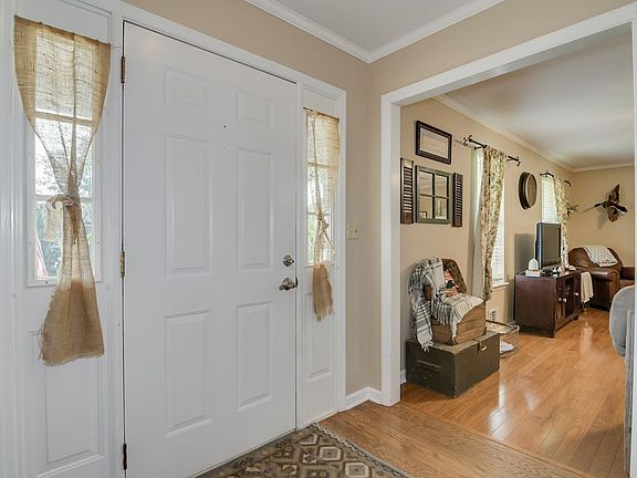 3rd image of 146 Evergreen Dr