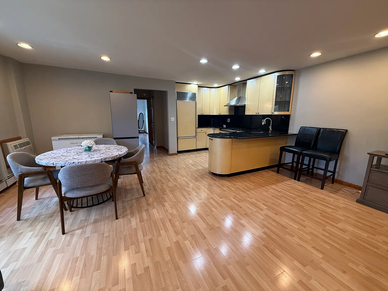 2 bed, 1200 sqft, $3,000 — Photo 1